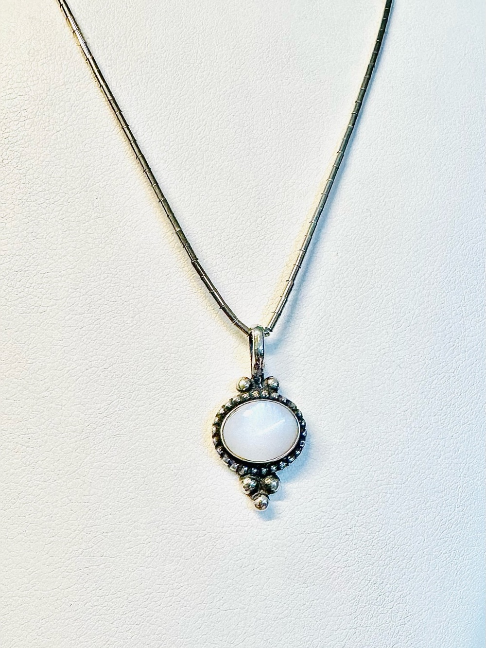 Native American Sterling ‘Liquid Silver’ Mother of Pearl Necklace